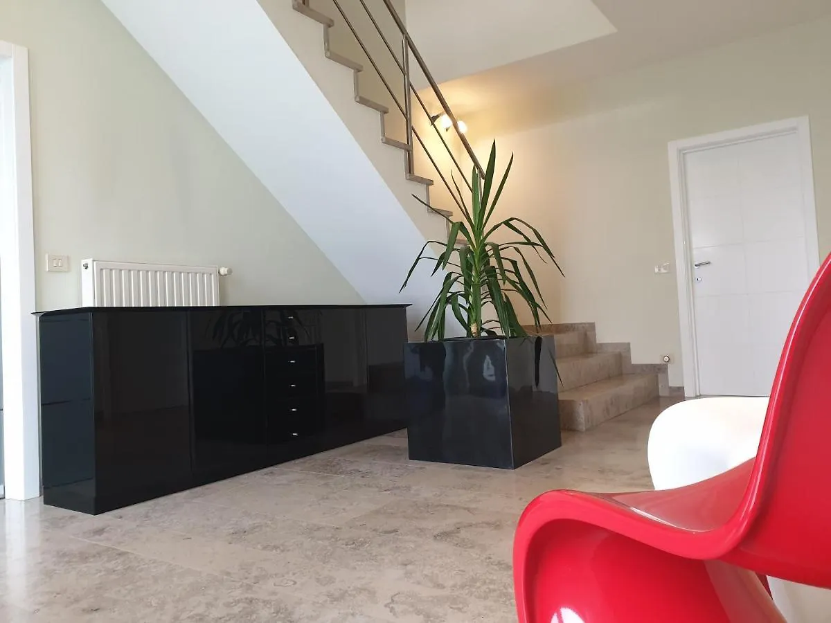 The Villa Gistel Homestay