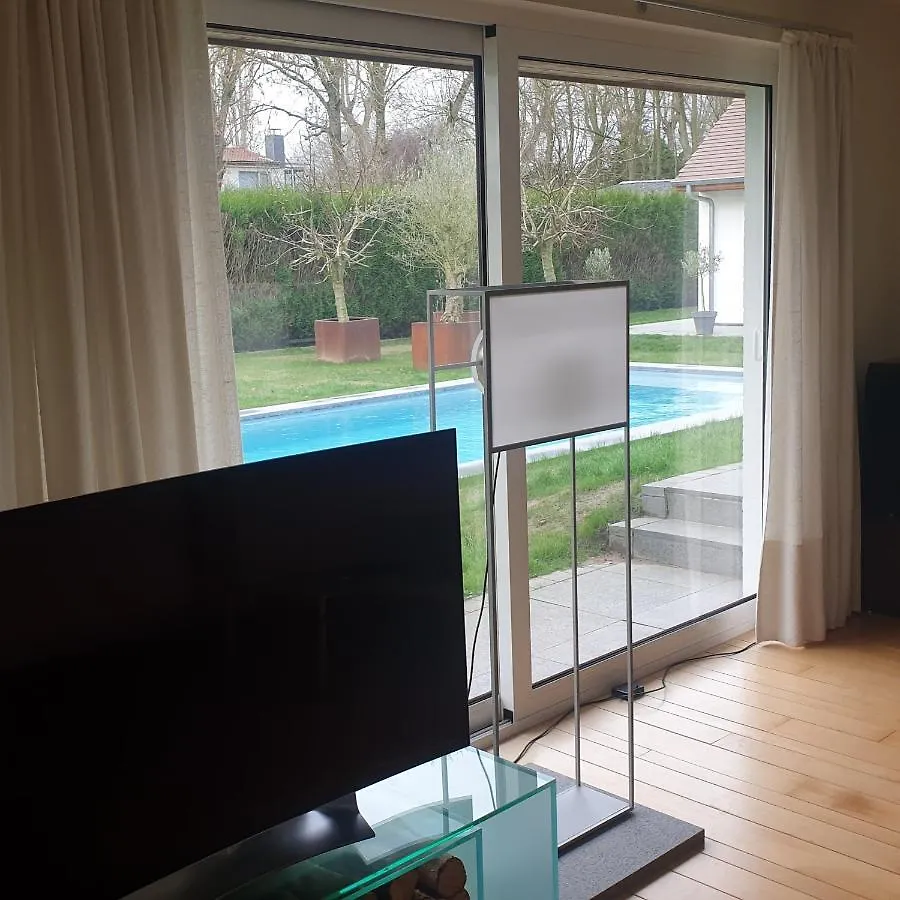 Homestay The Villa Gistel
